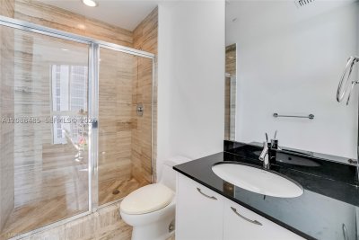Comprar apartamento no Trump Tower Two 2701
