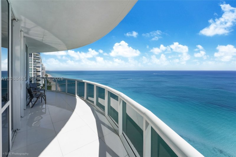 Comprar apartamento no Trump Tower Two 2701