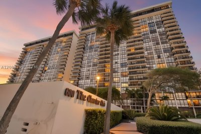 Comprar apartamento no Charter Club Condos 508