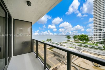 Comprar apartamento no Charter Club Condos 508