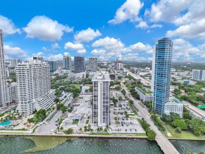 Comprar apartamento no Charter Club Condos 508