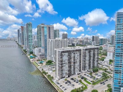 Comprar apartamento no Charter Club Condos 508