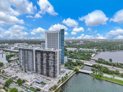 Comprar apartamento no Charter Club Condos 508
