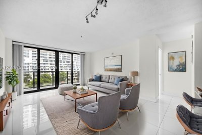Comprar apartamento no Charter Club Condos 508