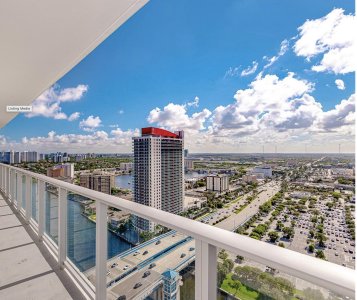 Comprar apartamento no Hyde Beach House R2404