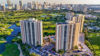 Aluguel de apartamento no Coronado I 1702