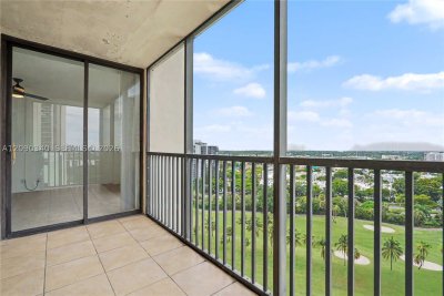 Aluguel de apartamento no Coronado I 1702