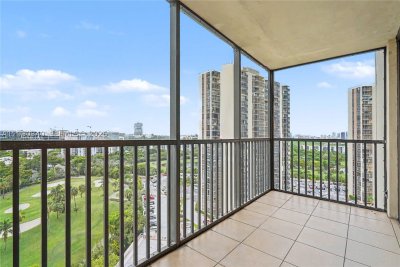 Aluguel de apartamento no Coronado I 1702