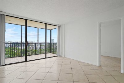 Aluguel de apartamento no Coronado I 1702