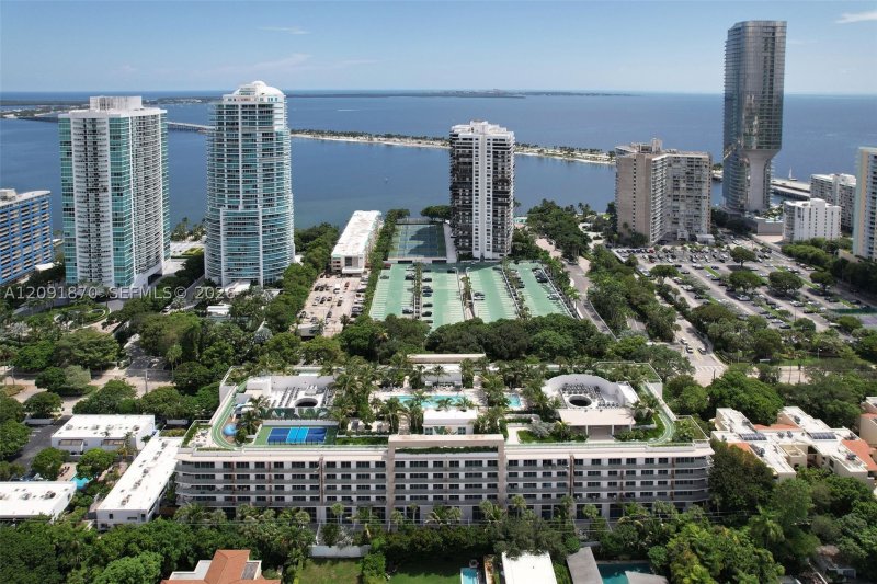 Condo for sale at 2200 Brickell 206