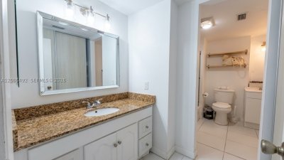 Aluguel de apartamento no Apeiron at the Jockey Club 9A