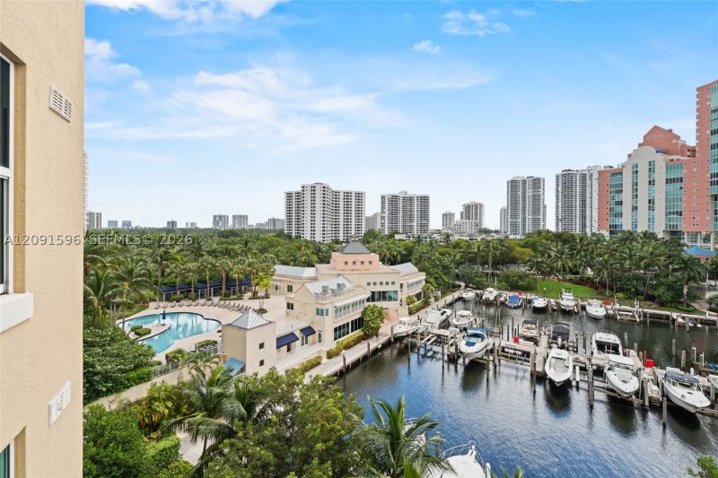 Condo for sale at Aventura Marina 708