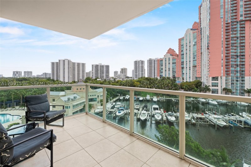Condo for sale at Aventura Marina 708