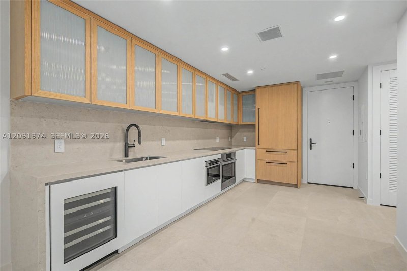 Condo for sale at 2200 Brickell 406