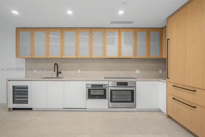 Condo for sale at 2200 Brickell 406