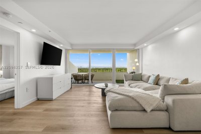 Commodore Club West Apt #1002