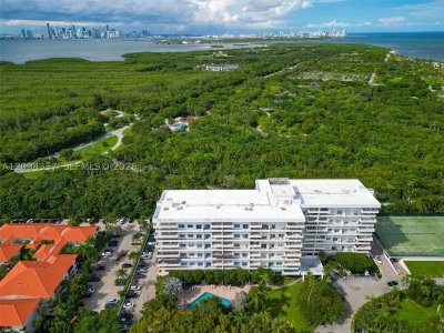 Comprar apartamento no Commodore Club West 1002