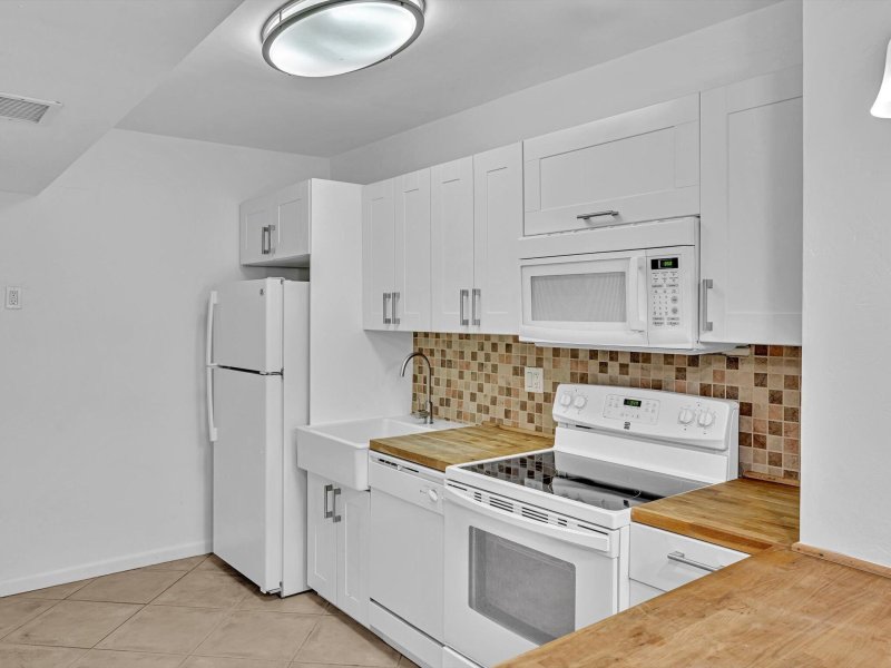 Condo for sale at Bakers Towers 402