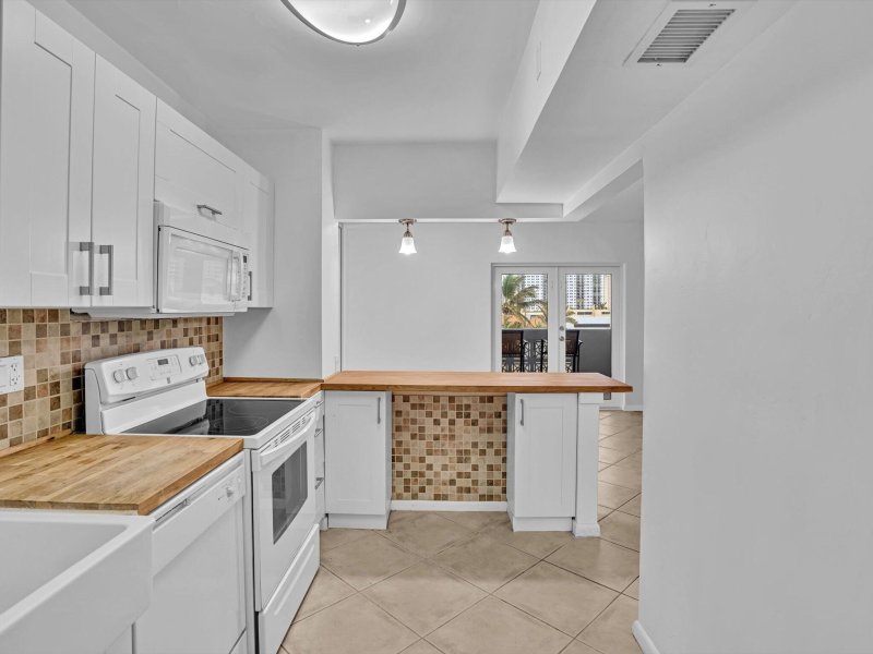 Condo for sale at Bakers Towers 402