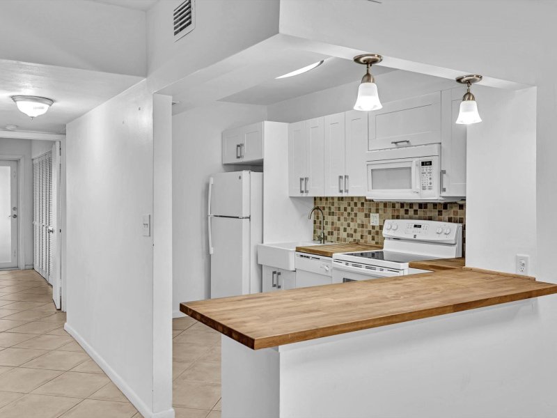 Condo for sale at Bakers Towers 402