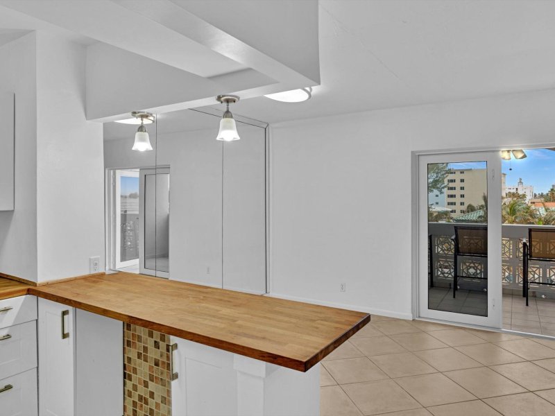 Condo for sale at Bakers Towers 402
