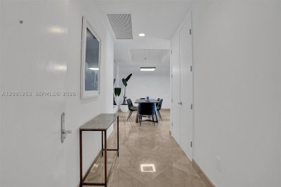 Comprar apartamento no Trump Tower One 805