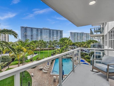 Comprar apartamento no Coral Ridge Towers East 420