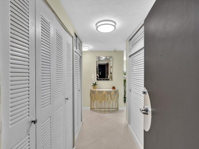 Comprar apartamento no Coral Ridge Towers East 420