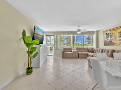 Comprar apartamento no Coral Ridge Towers East 420