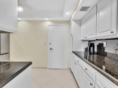 Comprar apartamento no Coral Ridge Towers East 420