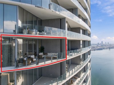 Comprar apartamento no Aston Martin Residences 4007W