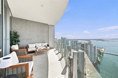 Comprar apartamento no Aston Martin Residences 4007W