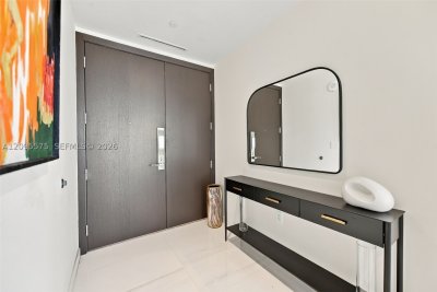 Comprar apartamento no Aston Martin Residences 4007W
