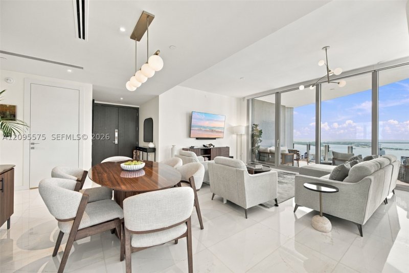 Comprar apartamento en Aston Martin Residences 4007W