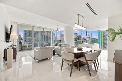 Comprar apartamento no Aston Martin Residences 4007W