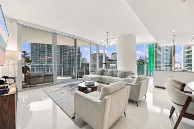 Comprar apartamento no Aston Martin Residences 4007W