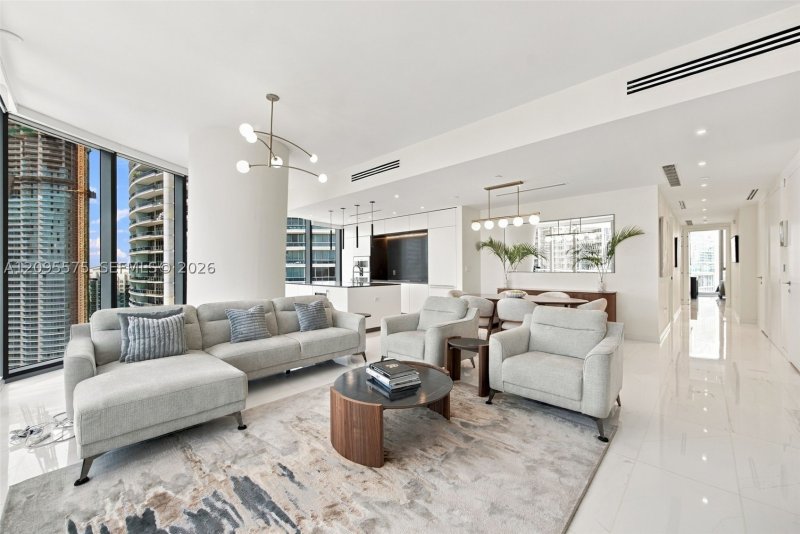 Comprar apartamento en Aston Martin Residences 4007W
