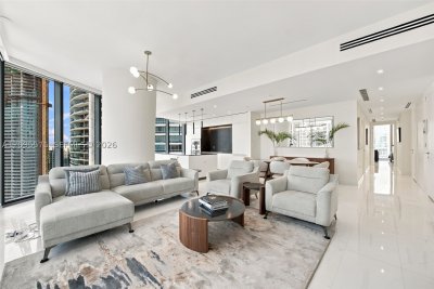 Comprar apartamento no Aston Martin Residences 4007W