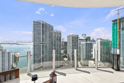Comprar apartamento no Aston Martin Residences 4007W