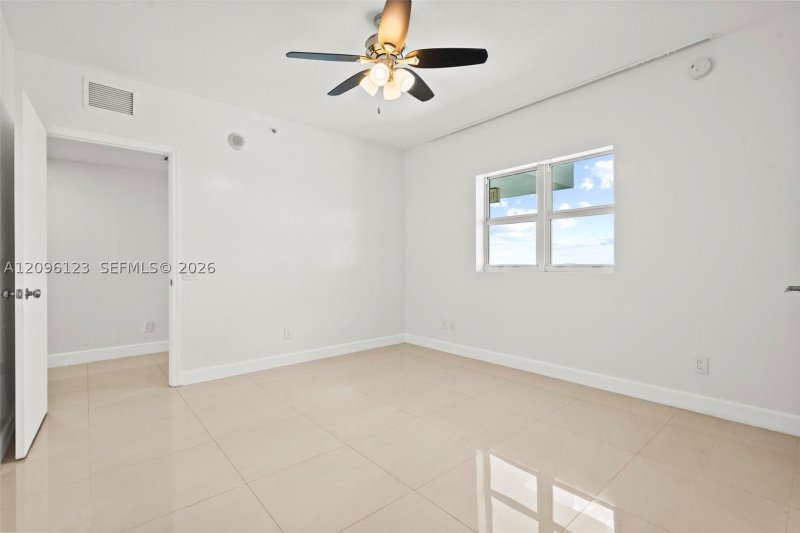 Comprar apartamento no One Fifty One at Biscayne 2008