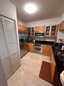 Comprar apartamento no Brickell on the River North 2801
