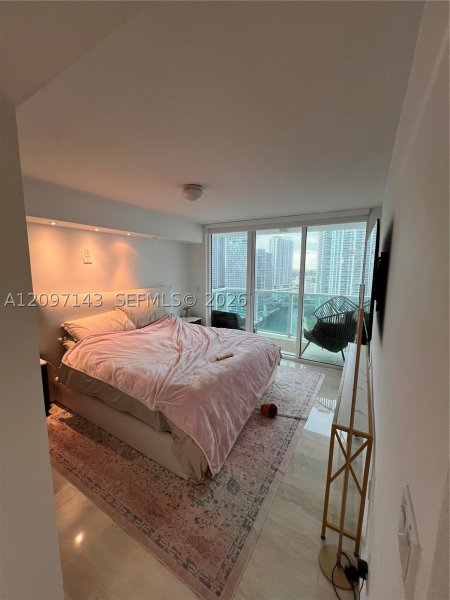 Comprar apartamento no Brickell on the River North 2801