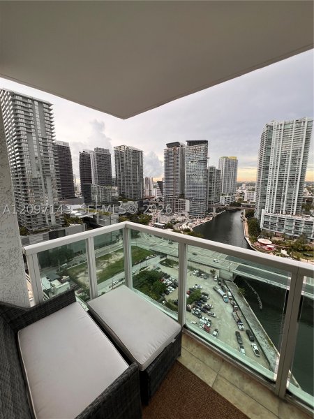 Comprar apartamento no Brickell on the River North 2801