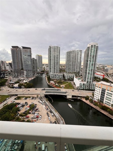 Comprar apartamento no Brickell on the River North 2801