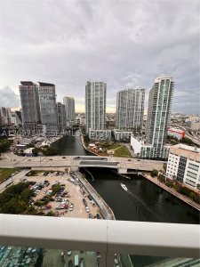 Comprar apartamento no Brickell on the River North 2801