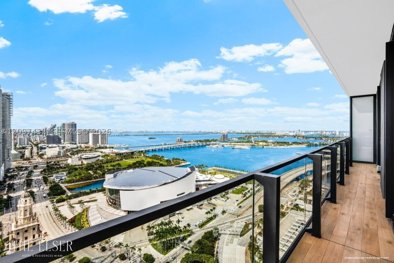 Comprar apartamento no The Elser Hotel and Residences 1601