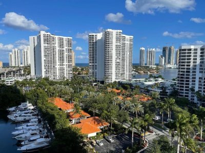 Mystic Pointe 400 Apt #1507