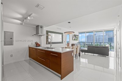 Icon Brickell Tower II Apt #905