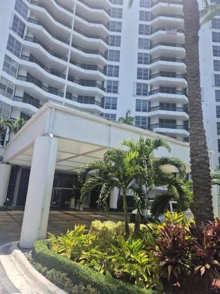 Condo for sale at Mystic Pointe 300 1202