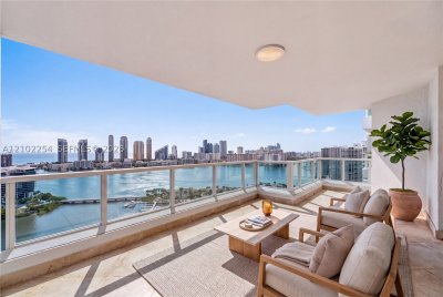 Comprar apartamento no Peninsula I 3106